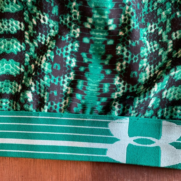 🔴Green Python Print Sports Bra - Picture 4 of 6